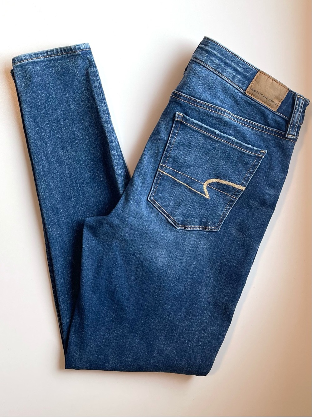 American Eagle Super Hi-Rise Jegging - Medium Wash & Next Level Stretch - 8 Reg